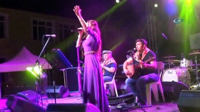 Afyonkarahisar'ın Hocalar İlçesinde Uğur Işılak Konser Verdi