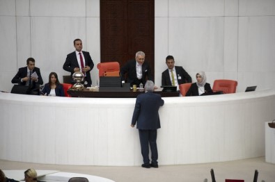 CHP'li Milletvekili Dördüncü Denemede Yemin Edebildi