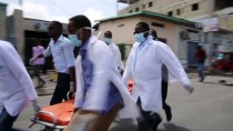 SOMALI - GÜNCELLEME - Somali'de Bakanlığa Bomba Yüklü Araçla Saldırı