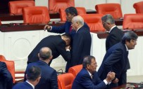 DURMUŞ YıLMAZ - İYİ Parti milletvekili Bahçeli'nin elini öptü