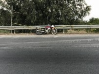 Kontrolden Çıkan Motosiklet Bariyerlere Çarptı Açıklaması 1 Ölü, 1 Yaralı