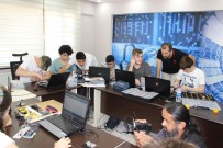 KONDANSATÖR - Türkiye Genç Yazılımcılarını Yetiştiriyor