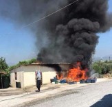 ÇEŞMELI - Plastik Sandık Deposu Alev Alev Yandı