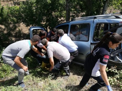 Traktör Hafif Ticari Araca Çarptı Açıklaması 1 Yaralı