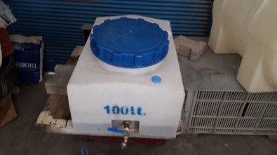 100 Litre Kaçak İçki İle Yakalandı, 'Kendim İçiyorum' Dedi