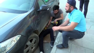 Araç Motoruna Sıkışan Yavru Kedi Kurtarıldı