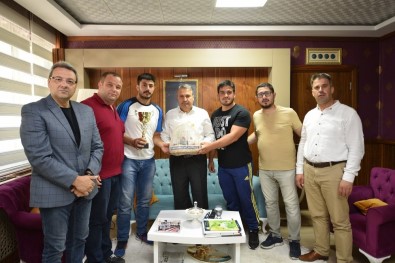 Başkan Çerçi, Başpehlivan Gökçen'i Ağırladı