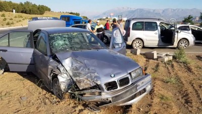 Erzincan'da İki Otomobil Çarpıştı Açıklaması 4 Yaralı