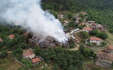 Köy Yangınında Soğutma Çalışmaları Sürüyor