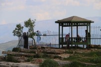 TİLLO - Siirt'te Sıcaklardan Bunalanlar Kale'ye Kaçtı