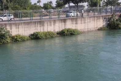 Adana'da Serinlemek İçin Sulama Kanalına Giren Bir Kişi Kayboldu