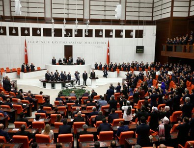 Erdoğan'ın yemininde CHP'liler ve İYİ Partililer ayağa kalkmadı