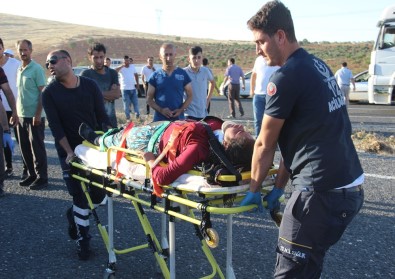 Şanlıurfa'da Minibüs Devrildi Açıklaması 11 Yaralı