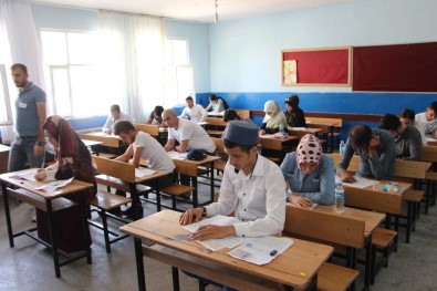 Silvan'da Açık Öğretim Lise Sınavı Yapıldı