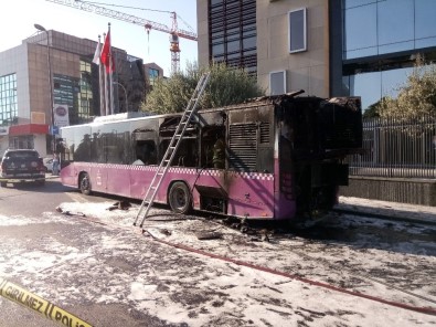 Üsküdar'da Servisten Çıkan Belediye Otobüsü Alevlere Teslim Oldu