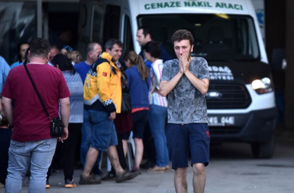 Morg önünde acı bekleyiş