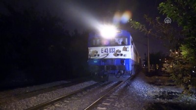 Adana'da Trenin Çarptığı Kişi Yaralandı
