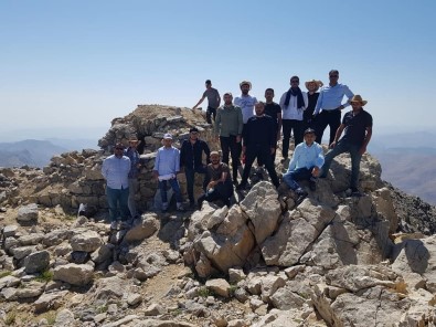 Kozluk'taki Eğitimciler Mereto Dağına Tırmandı