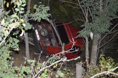 Otomobil Uçuruma Yuvarlandı Açıklaması 3 Yaralı