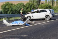 ÇAYıRBAĞı - Refüje Çarparak Takla Atan Otomobil Sürücüsü Hayatını Kaybetti