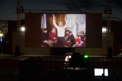 Sinema Festivali, Yeşilçam'ın Unutulmaz Filmlerinden 'Neşeli Günler' İle Devam Etti