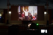 YıLDıZLARıN ALTıNDA - Sinema Festivali, Yeşilçam'ın Unutulmaz Filmlerinden 'Neşeli Günler' İle Devam Etti