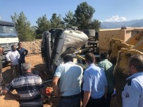 HAFRİYAT KAMYONU - Yan Yatan Hafriyat Kamyonunun Şoförünü İtfaiye Kurtardı