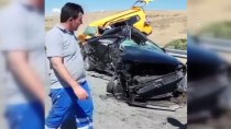 ÇAYTEPE - Elazığ'da Taksiyle Otomobil Çarpıştı Açıklaması 3 Ölü, 1 Yaralı