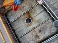 'Hayvan Nakil Aracı' Yazan Kamyondan 7 Bin Litre Kaçak Mazot Çıktı