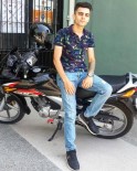 LÜTFÜ ÇAKMAK - İzmir'de Motosiklet Refüje Girdi Açıklaması 1 Ölü, 1 Yaralı