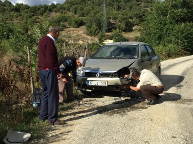 Kastamonu'da İki Otomobil Çarpıştı Açıklaması 1 Yaralı