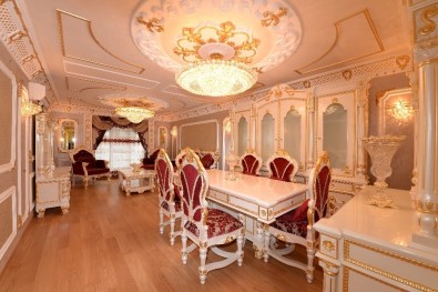 (Özel) Malatya'da Altın Kaplamalı Apartman Görenleri Hayrete Düşürüyor