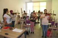 İŞARET DİLİ - Sarıgöl Gençlik Merkezi'nde Kurslar Başladı