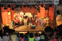 ŞEHİR TİYATROSU - Toroslar Belediyesi Şehir Tiyatrosu'na Büyük İlgi