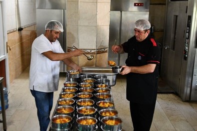 Tunceli'de Her Gün Bin Aileye Sıcak Yemek