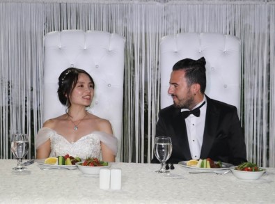 ABD'de Tanıştığı Tayvanlı İle Diyarbakır'da Evlendi