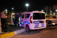 Karaman'da Cipin Polis Aracına Çarpması Sonucu 2'Si Polis 3 Kişi Yaralandı