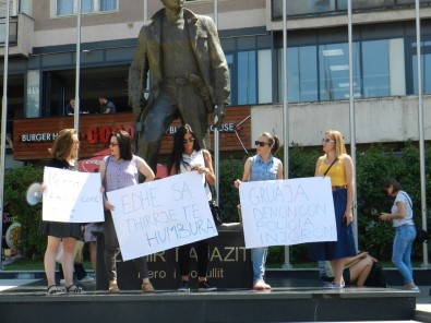 Kosova'da Kadınlara Uygulanan Şiddet Protesto Edildi