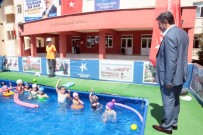 ÖĞRENCİ SAYISI - Küçükçekmece'de Portatif Havuzlarda Yaklaşık 50 Bin Çocuk Yüzme Öğrendi