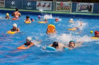 ÖĞRENCİ SAYISI - Portatif Havuzlarda Yaklaşık 50 Bin Çocuk Yüzme Öğrendi