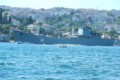 Rus Savaş Gemisi 'Orsk' İstanbul Boğazı'ndan Geçti