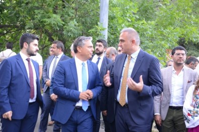 Uysal, Bakan Ersoy'u '3'Üncü Kaleiçi Old Town Festivali'ne Davet Etti