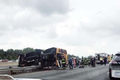 ABD'de Okul Otobüsü Devrildi Açıklaması 20 Çocuk Yaralı