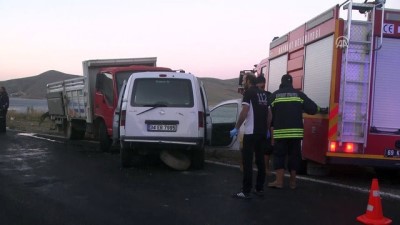 Bayburt'ta Kamyon İle Otomobil Çarpıştı Açıklaması 2 Ölü