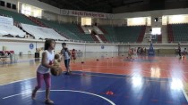 MEHMET ÇIÇEK - Diyarbakır'da Binlerce Çocuk Yaz Spor Okullarıyla Sosyalleşiyor