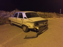 HAKAN ÖZDEN - İki Otomobil Çarpıştı Açıklaması 8 Yaralı