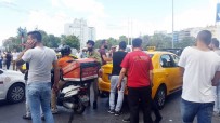 (ÖZEL) Taksim Meydanı'nda Taksicilerle Kuryenin Kavgası Kamerada