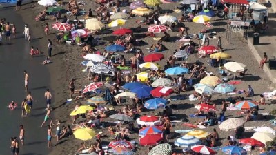 Sıcaktan Bunalanlar Plajlara Akın Etti