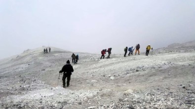 Vanlı Dağcılar 5671 Rakımlı İran'ın Demavend Dağı'na Tırmandı