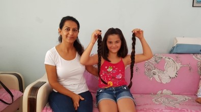 12 Yaşında Ki Azra, Kanser Hastaları İçin Saçını Kestirip Bağışladı